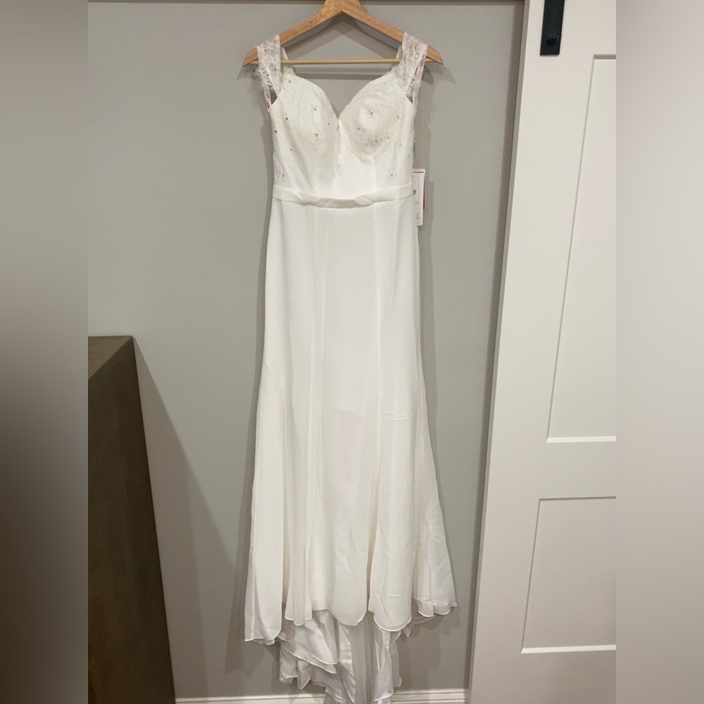 NWT - Trumpet/Mermaid Court Train Chiffon Lace Wedding Dress With Beading - US4 - Picture 9 of 11